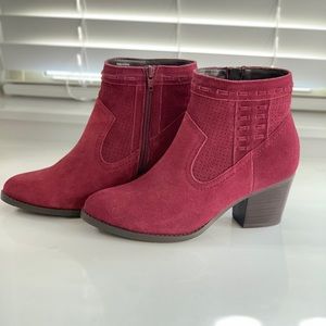 NWOT Suede Booties 7.5